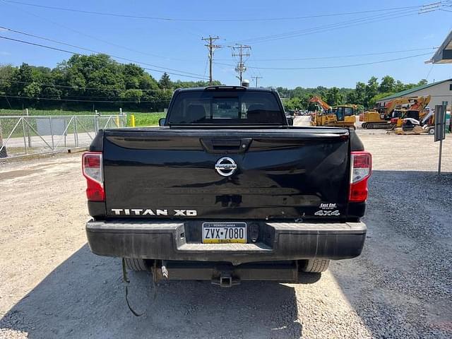 Image of Nissan Titan equipment image 3
