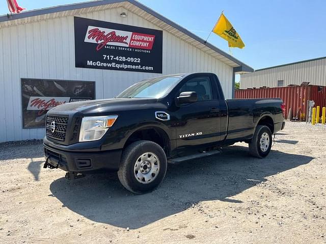 Image of Nissan Titan equipment image 1