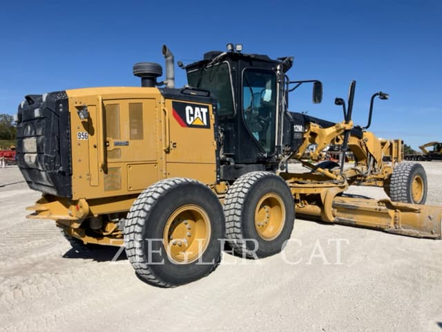 Image of Caterpillar 12M3 AWD equipment image 2