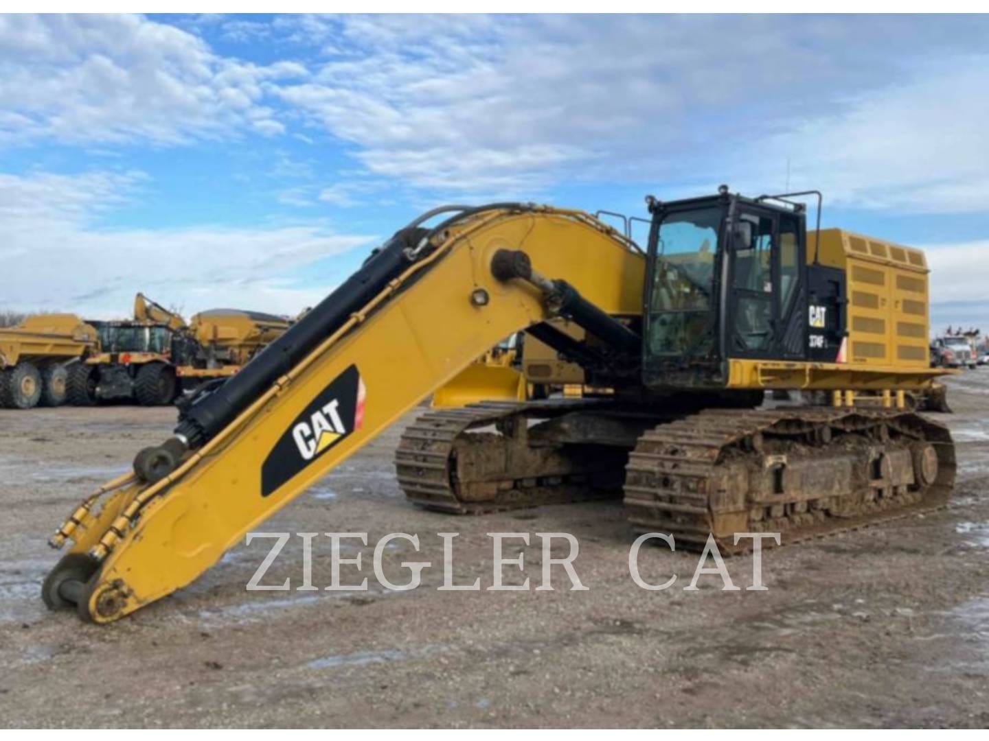 2018 Caterpillar 374FL Equipment Image0