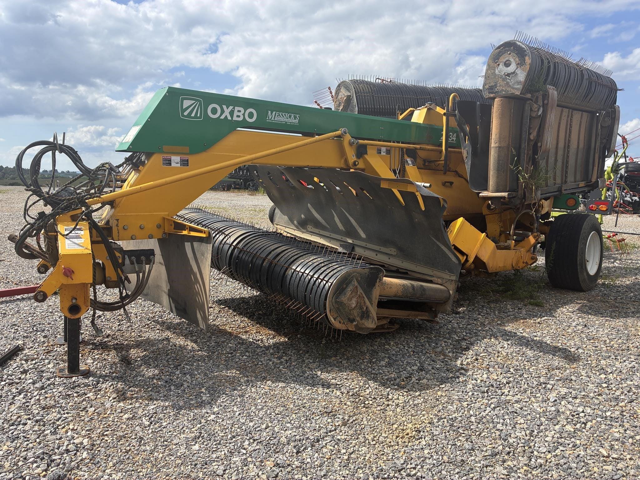 2018 Oxbo 2334 Equipment Image0