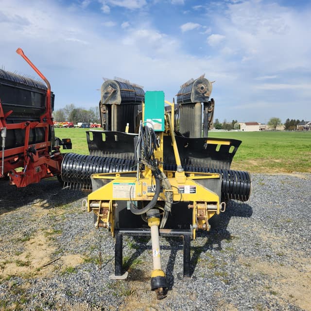 Image of Oxbo 2334 equipment image 1