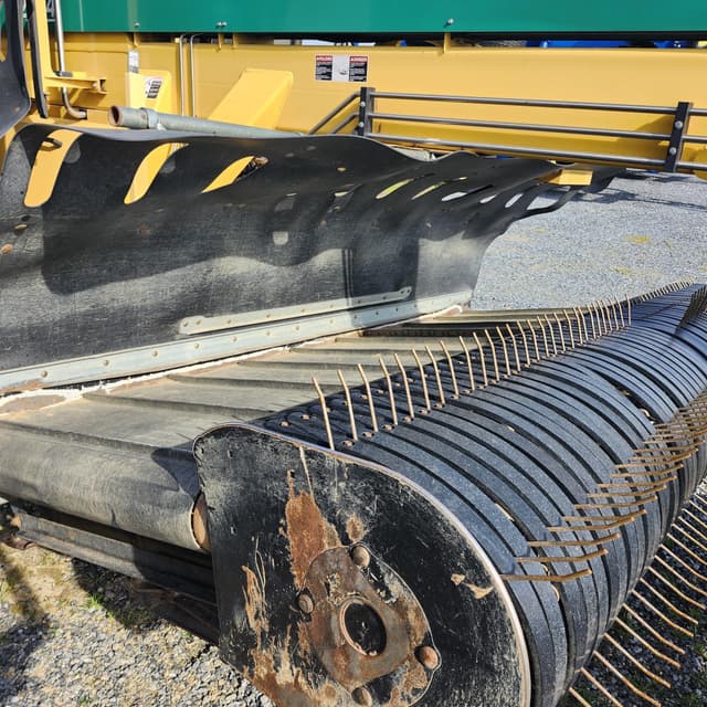 Image of Oxbo 2334 equipment image 3