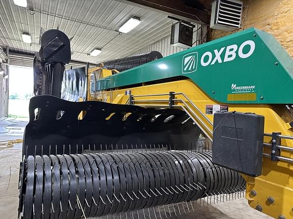 2018 Oxbo 2334 Equipment Image0