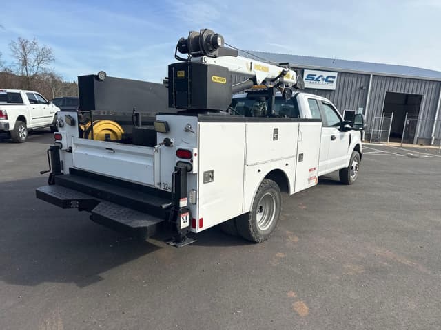 Image of Ford F-350 equipment image 3
