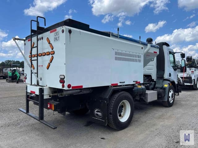 Image of Peterbilt 220 equipment image 4