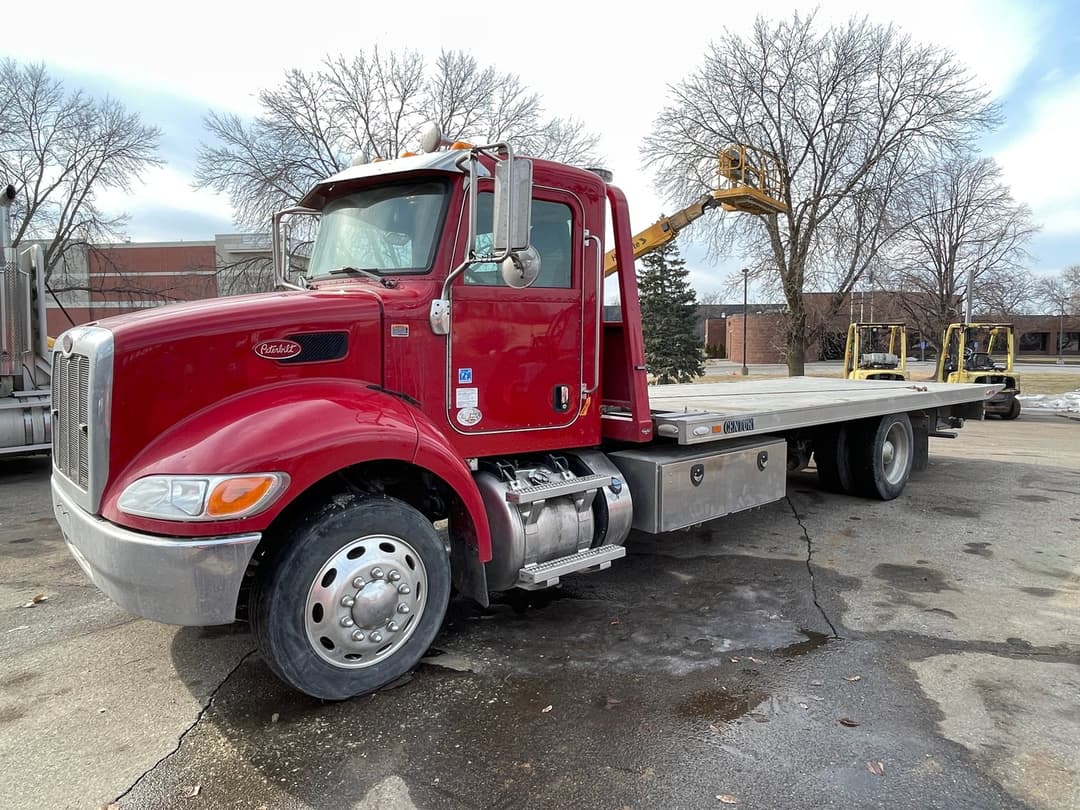 Image of Peterbilt 337 Primary image