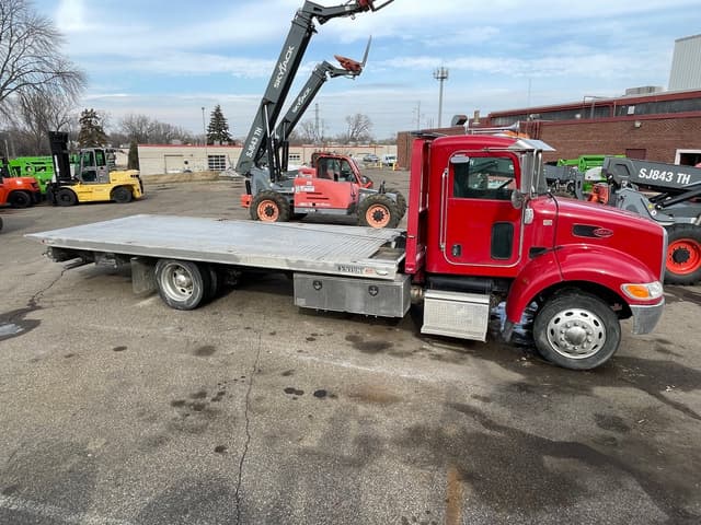 Image of Peterbilt 337 equipment image 3