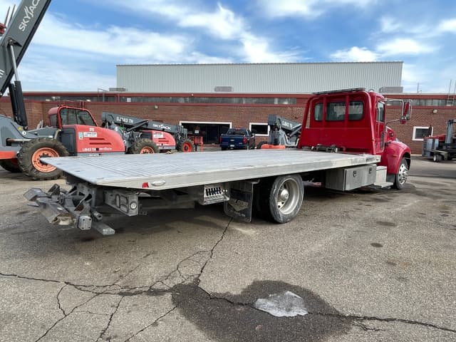 Image of Peterbilt 337 equipment image 4