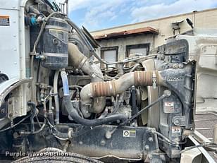 Main image Peterbilt 337 64