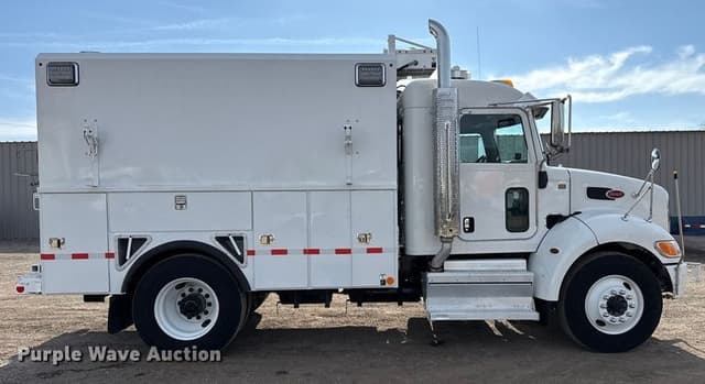 Image of Peterbilt 337 equipment image 3