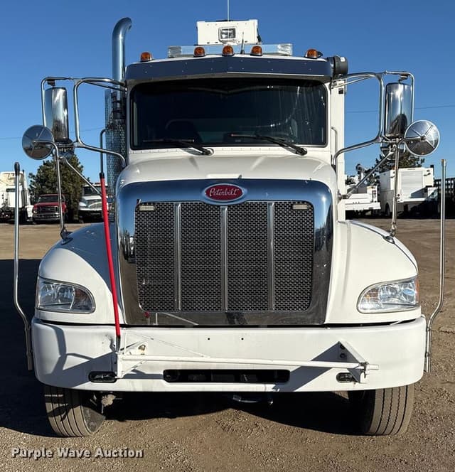 Image of Peterbilt 337 equipment image 1