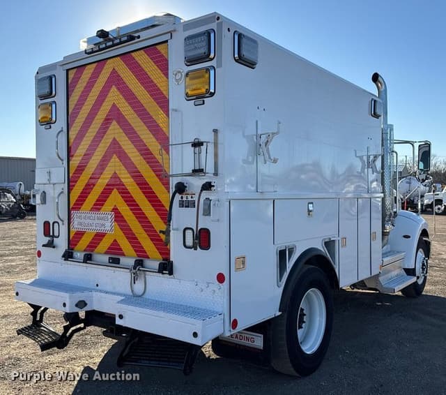 Image of Peterbilt 337 equipment image 4
