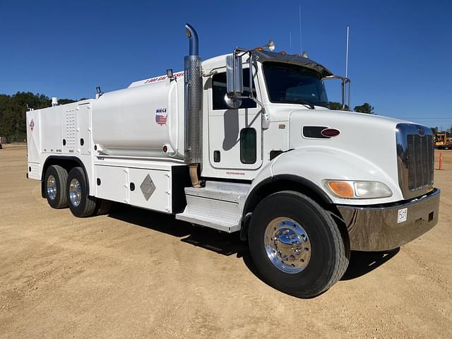 Image of Peterbilt 348 equipment image 3