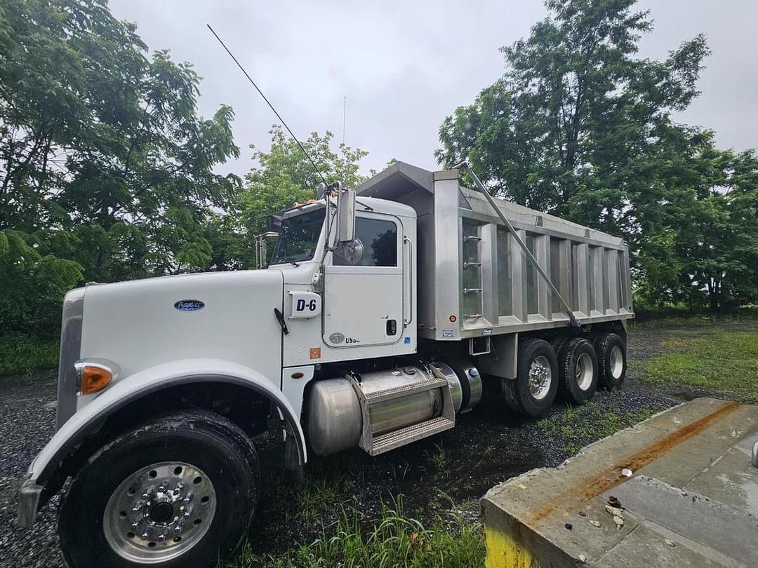 Image of Peterbilt 365 Primary image