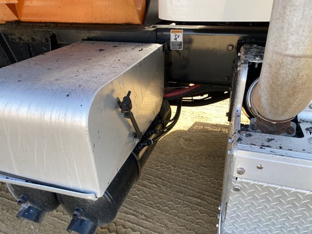 Image of Peterbilt 367 equipment image 4