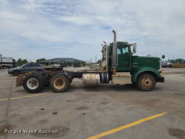 Image of Peterbilt 367 equipment image 3