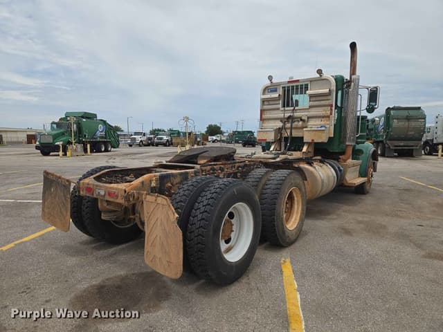 Image of Peterbilt 367 equipment image 4