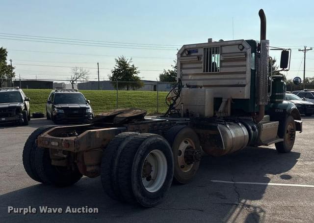 Image of Peterbilt 367 equipment image 4