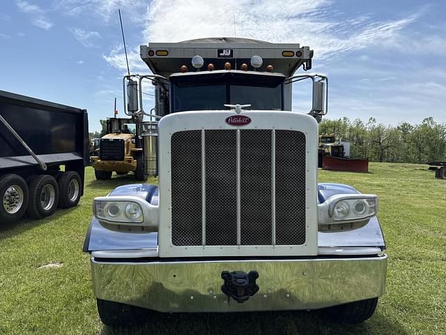 Image of Peterbilt 388 equipment image 1