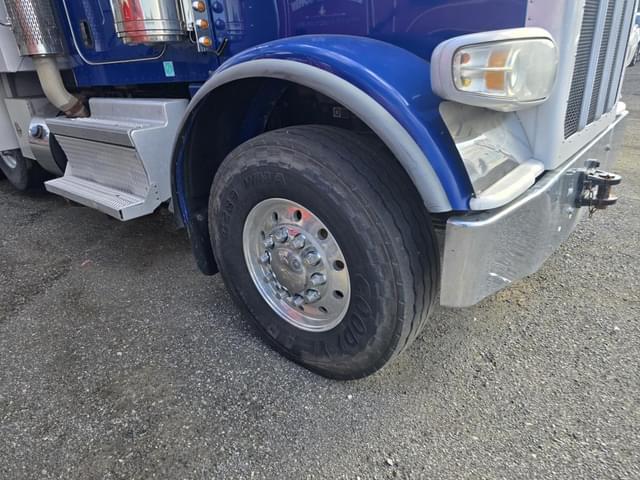 Image of Peterbilt 388 equipment image 4