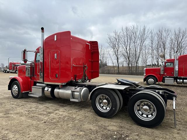 Image of Peterbilt 389 equipment image 2