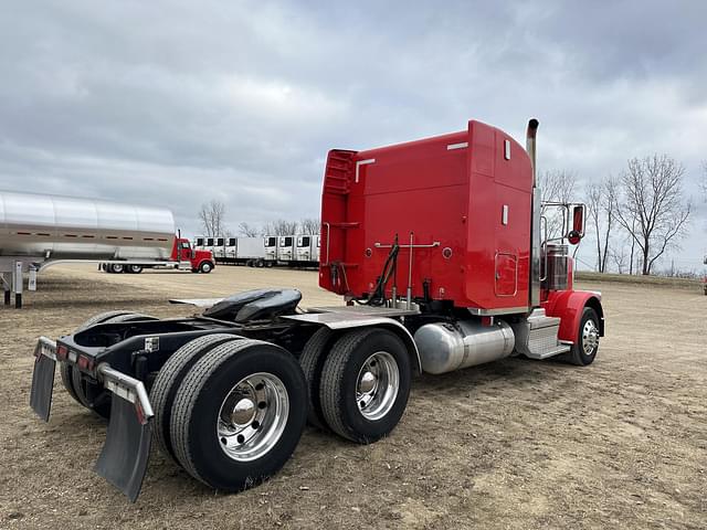 Image of Peterbilt 389 equipment image 4