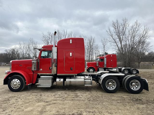 Image of Peterbilt 389 equipment image 1