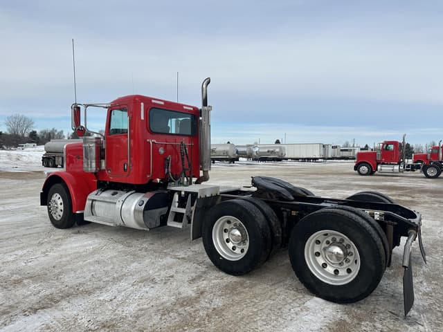 Image of Peterbilt 389 equipment image 4