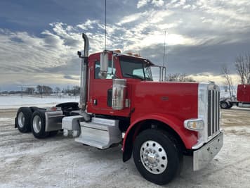 Main image Peterbilt 389