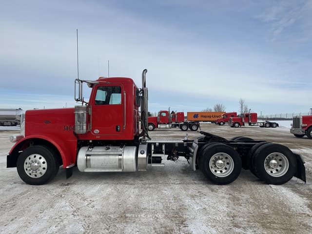 Image of Peterbilt 389 equipment image 3