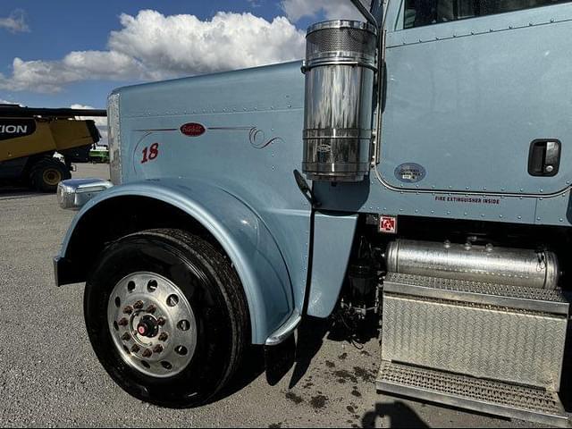 Image of Peterbilt 389 equipment image 3