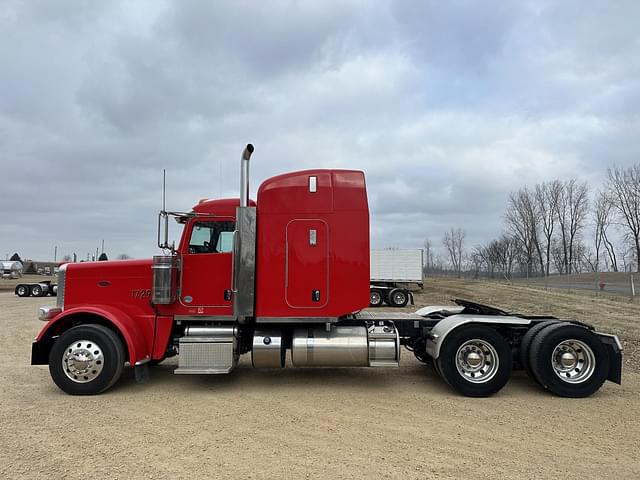 Image of Peterbilt 389 equipment image 1