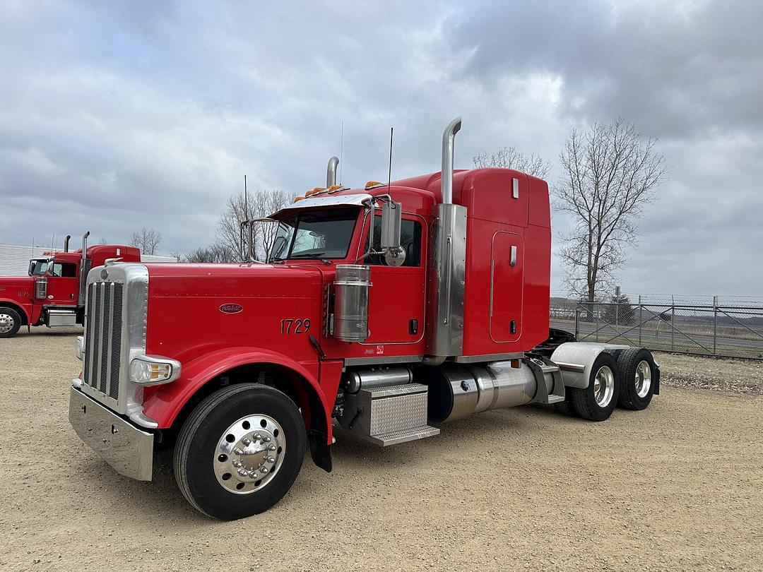 Image of Peterbilt 389 Primary image