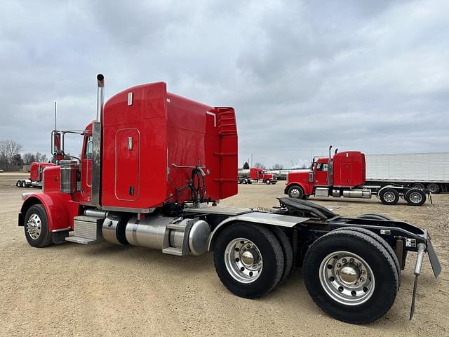 Image of Peterbilt 389 equipment image 2