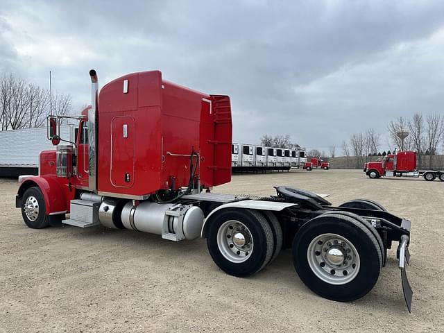 Image of Peterbilt 389 equipment image 2