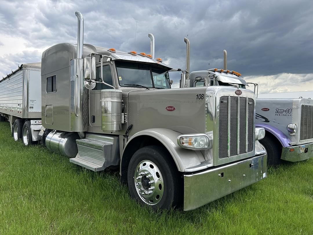 Image of Peterbilt 389 Primary image