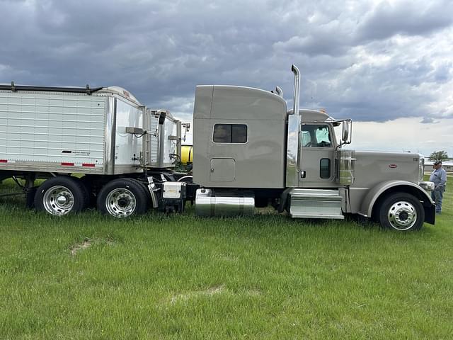 Image of Peterbilt 389 equipment image 1