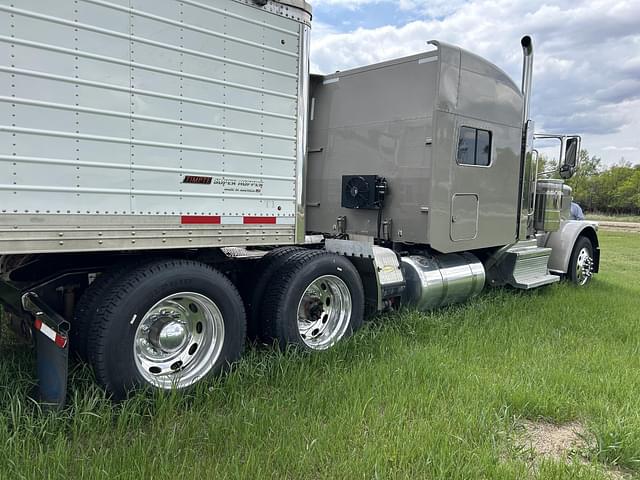 Image of Peterbilt 389 equipment image 2