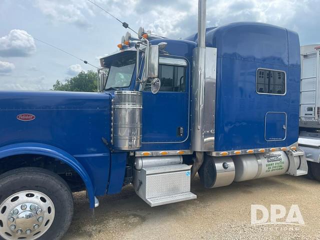 Image of Peterbilt 389 equipment image 2