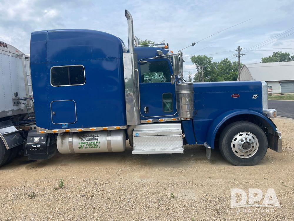 Image of Peterbilt 389 Primary image