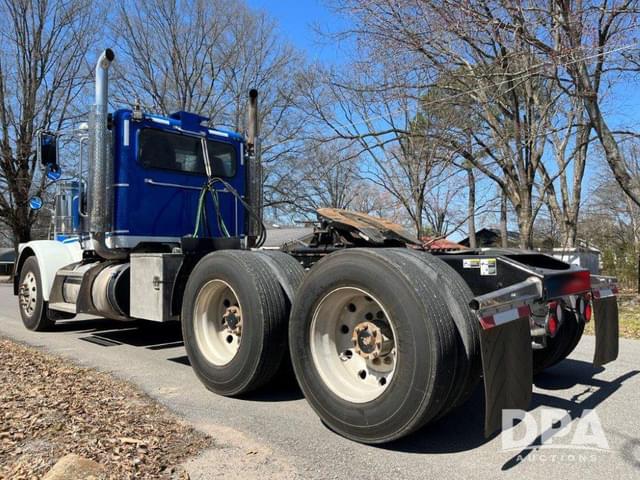 Image of Peterbilt 389 equipment image 2
