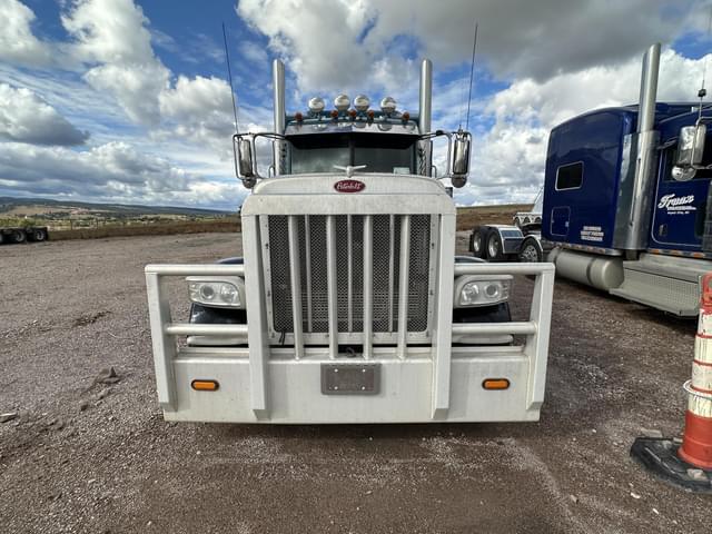 Image of Peterbilt 389 equipment image 2