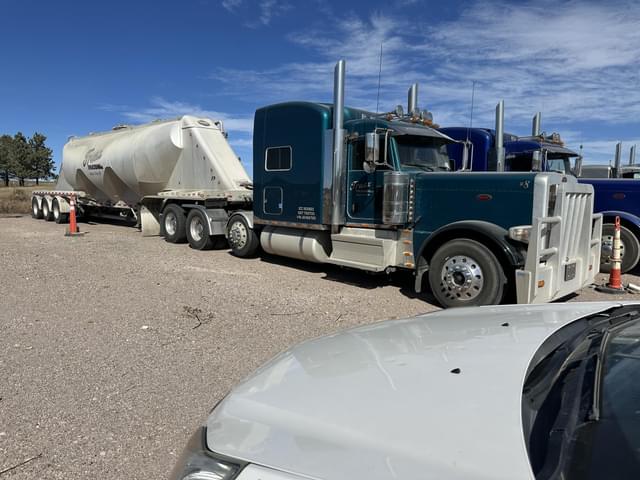 Image of Peterbilt 389 equipment image 3