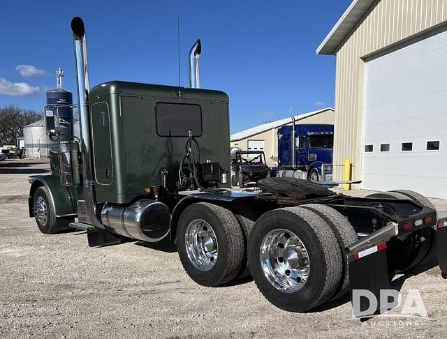 Image of Peterbilt 389 equipment image 2