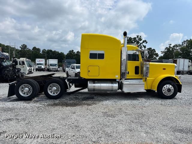 Image of Peterbilt 389 equipment image 3