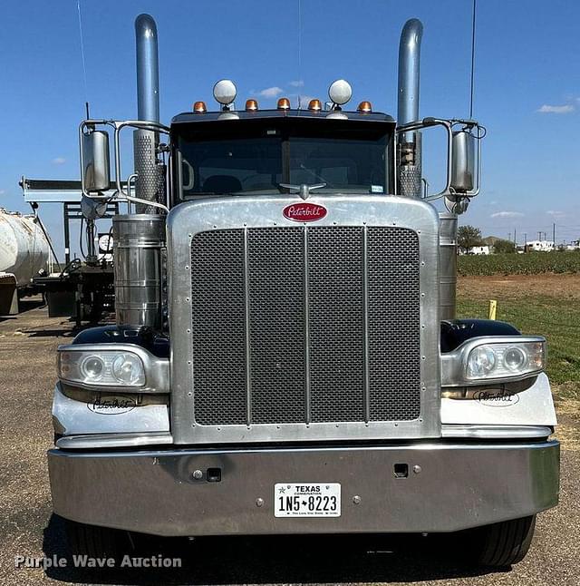 Image of Peterbilt 389 equipment image 1