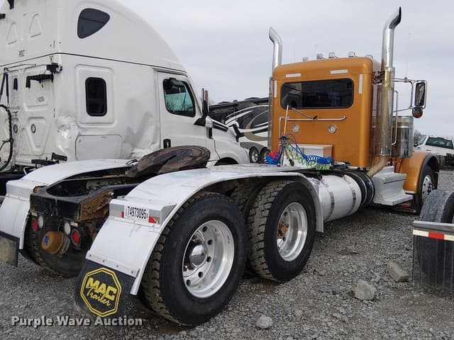 Image of Peterbilt 389 equipment image 3