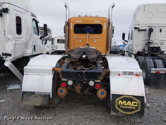 Image of Peterbilt 389 equipment image 4
