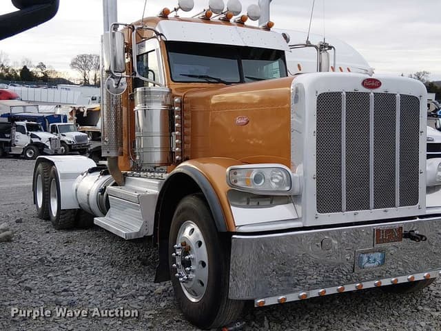 Image of Peterbilt 389 equipment image 2